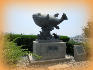 Shimonoseki. Monumento al Pesce Palla.