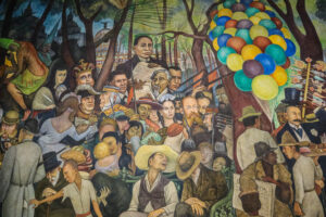 Il personaggio in cima è Benito Juarez, con l'enunciato della Costituzione Messicana del 1957. Sotto si distingue il Nigromante con il cartiglio che originariamente riportava la scritta: Dio è morto, poi sostituita con il nome dell'Università in cui aveva