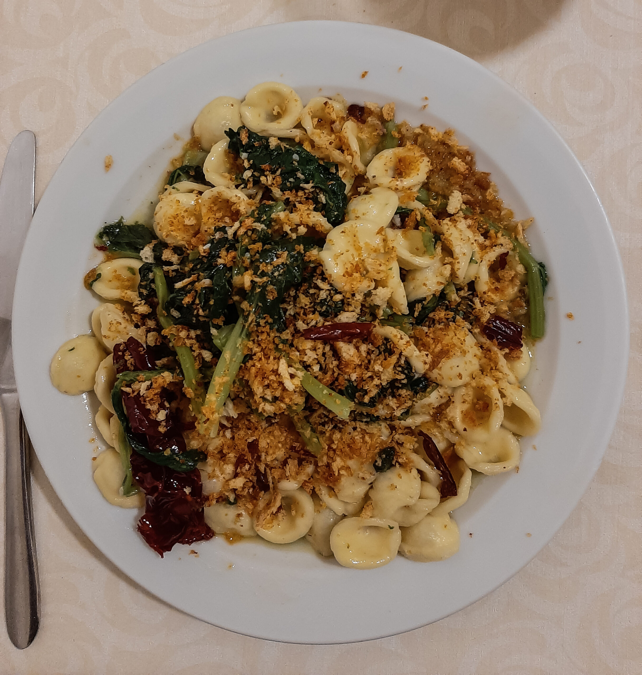 Orecchiette mollicate alle cime di rapa e peperone crusco. Ristorante di Matera