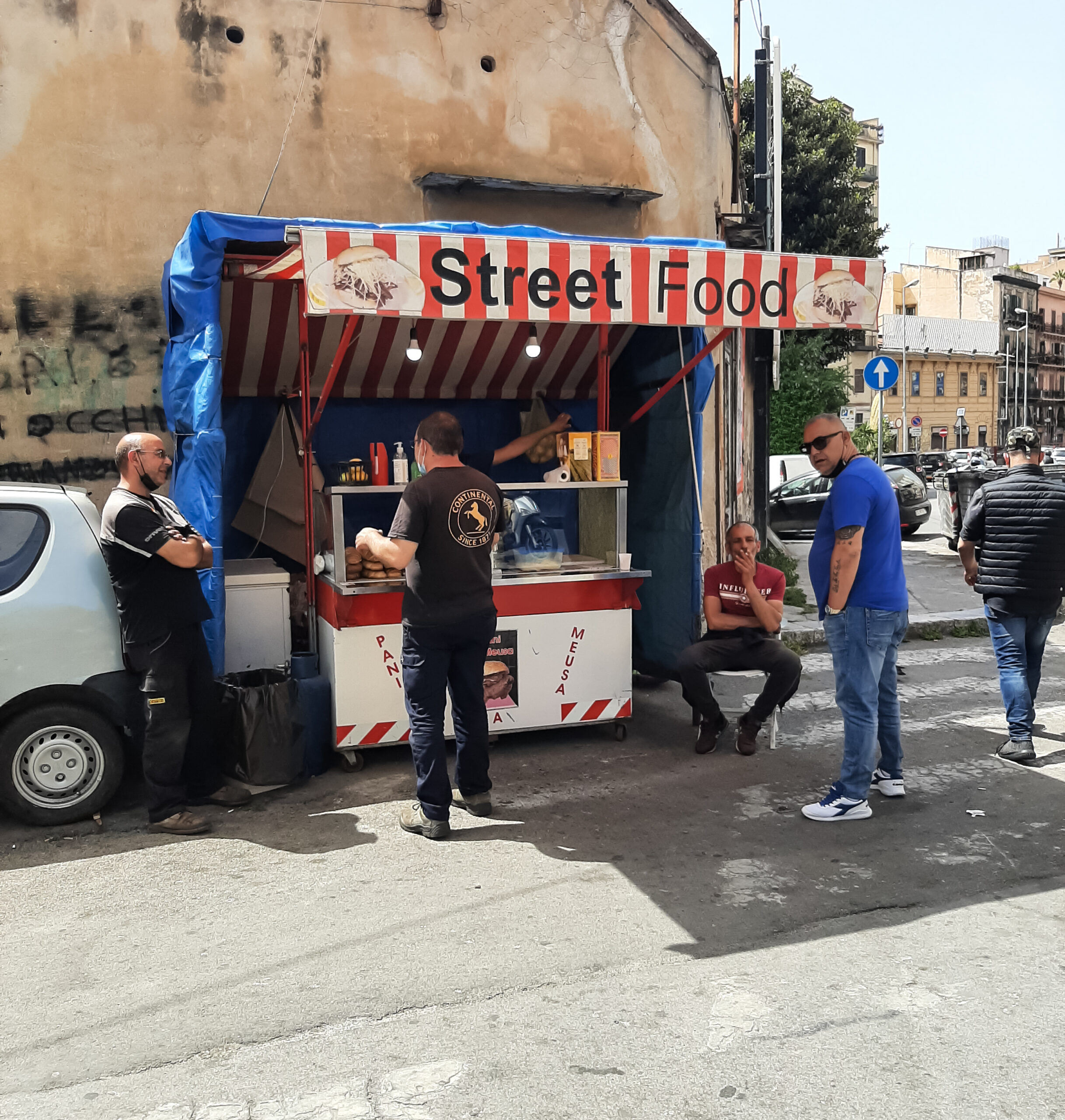 Palermo. Altro chisosco di Street Food presso il Tribunale